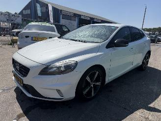 Auto incidentate Volvo V-40 2.0 D2 88KW R-Design Xenon Clima Navi Business NAP 2015/8