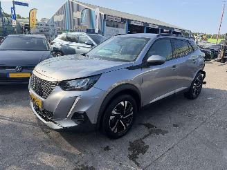 krockskadad bil auto Peugeot e-2008 50 kWh 100KW Allure pack 2021/1