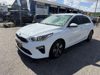 Coche accidentado Kia Ceed 1.0 T-GDI 88KW Clima Navi Led Xenon Camera DynamicPlusLine NAP 2019/6
