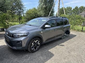 krockskadad bil auto Dacia Jogger HYBRID  7 SEATER 2026/3