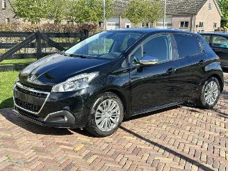 krockskadad bil auto Peugeot 208 1.2 Signature 2019/12