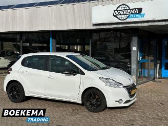 Auto incidentate Peugeot 208 1.2 e-VTi Active Automaat Navigatie Climate 2014/1