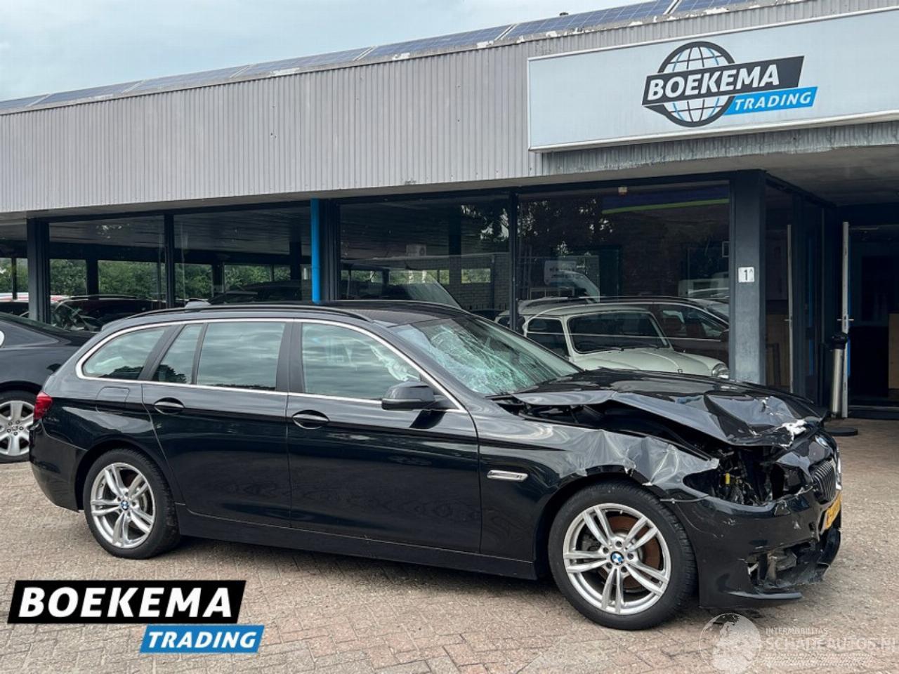 BMW 5-serie 518d High Executive Xenon HUD Keyless Climate Cruise PDC Trekh.