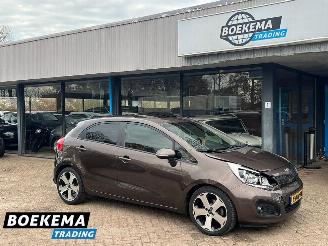 Schadeauto Kia Rio 1.4 CVVT 110PK Super Pack Leer Open-Dak Navigatie Stoelverw 2013/4