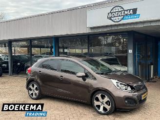 krockskadad bil auto Kia Rio 1.4 CVVT 110PK Super Pack Leer Open-Dak Navigatie Stoelverw 2013/4