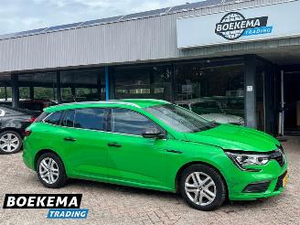 krockskadad bil auto Renault Mégane Estate 1.3 TCe Zen LED Climate Cruise Navi PDC 2020/9