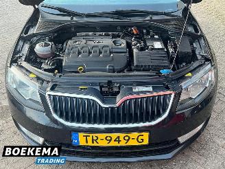 Skoda Octavia Combi 1.6 TDI DSG Business Climate Navi Cruise PDC picture 6