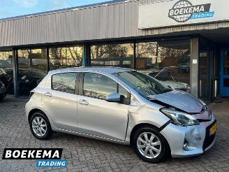 occasion passenger cars Toyota Yaris 1.5 Full Hybrid Aspiration Navi Climate Cruise Camera 2014/1