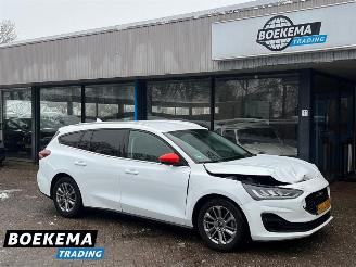 skadebil auto Ford Focus Wagon 1.0 EcoBoost 125PK Hybrid Navi Climate Cruise PDC Trekh. 2022/11