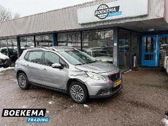 krockskadad bil auto Peugeot 2008 1.2 PureTech Automaat Navigatie Cruise NAP! 2017/2