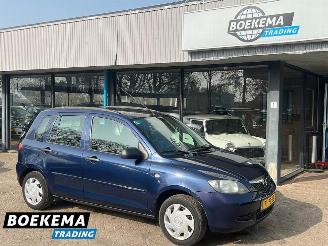 damaged passenger cars Mazda 2 1.4 Exclusive Elektrische ramen Trekhaak 2005/1