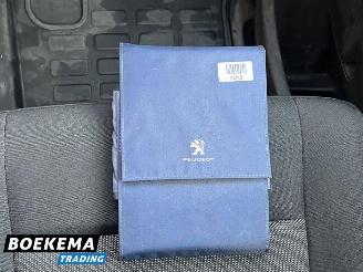 Peugeot Expert 2.0 BlueHDI 180 Long Asphalt DoKa 5-Persoons Automaat Airco Navigatie picture 18
