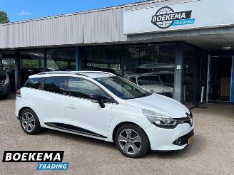 Vaurioauto  passenger cars Renault Clio Estate 0.9 TCe Night&Day R-Link Navigatie Cruise Airco 2014/10
