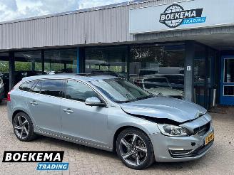 Unfallwagen Volvo V-60 2.4 D6 AWD Plug-In Hybrid Summum Navigatie Memory Keyless Trekhaak 2015/3