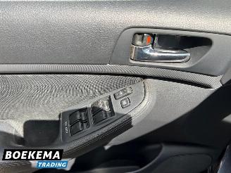 Toyota Avensis wagon 2.0 VVTi Luna Navigatie Climate Cruise picture 16