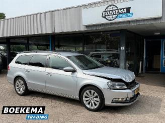 Vaurioauto  passenger cars Volkswagen Passat Variant 1.4 TSI Highline Navigatie Stoelverwarming Cruise PDC 2013/10