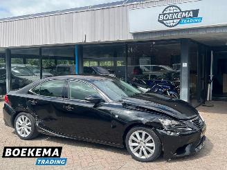 Damaged car Lexus IS 300h 25th Edition Stoelverwarming Navigatie Parkeercamera 2016/5
