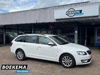 skadebil auto Skoda Octavia Combi 1.2 TSI Businessline Automaat Navi Cruise Clima 2016/2