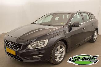 Schadeauto Volvo V-60 D6 2.4 AWD Plug In Hybrid Phev 2015/1