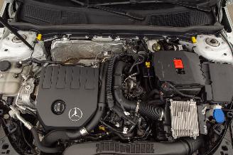 Mercedes A-klasse A180 Motor loopt Luxury Line Automaat Koppakking defect picture 18