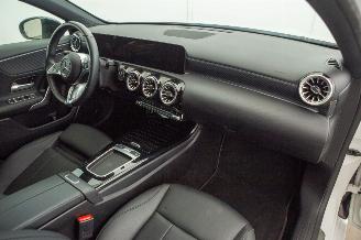 Mercedes A-klasse A180 Motor loopt Luxury Line Automaat Koppakking defect picture 6