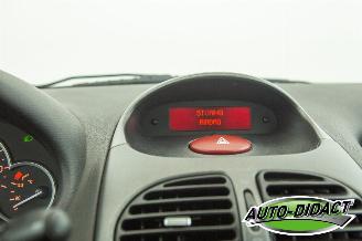 Peugeot 206 CC 2.0-16V Cabrio picture 8