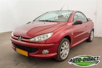 Schadeauto Peugeot 206 CC 2.0-16V Cabrio 2003/10