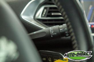 Peugeot 308 1.2 PureTech Clima Navi Pano Camera Blue Lease Executive picture 16