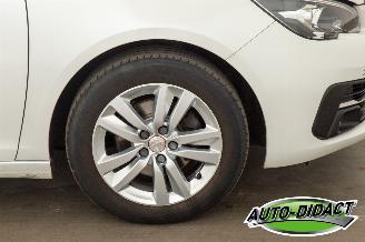 Peugeot 308 1.2 PureTech Clima Navi Pano Camera Blue Lease Executive picture 36