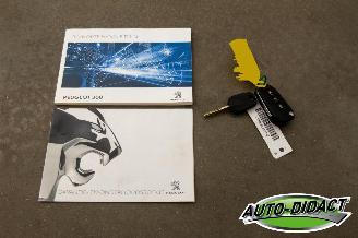 Peugeot 308 1.2 PureTech Clima Navi Pano Camera Blue Lease Executive picture 27