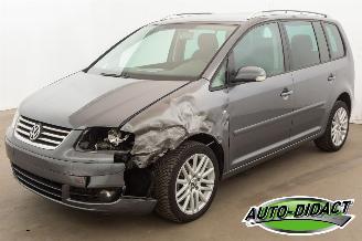 krockskadad bil auto Volkswagen Touran 1.9 TDI Automaat 7persoons Clima 2006/7