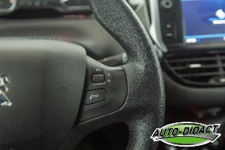 Peugeot 208 1.2 PureTech 66.812 km NAP Airco Blue Lion picture 15