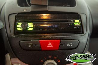 Peugeot 107 1.0-12V Airco Millesim 200 picture 7