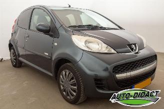 Peugeot 107 1.0-12V Airco Millesim 200 picture 2