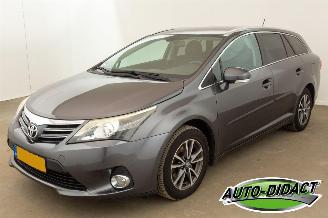 krockskadad bil auto Toyota Avensis 1.8 VVTi Clima Navi Business 2014/4