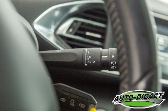 Peugeot 308 1.6 Active Clima Navi Camera Pano picture 17