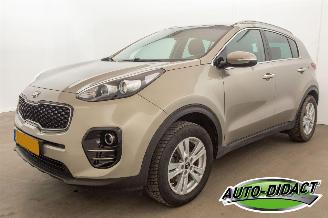 krockskadad bil auto Kia Sportage 1.6 GDI Clima Navi Camera First Edition 2017/1