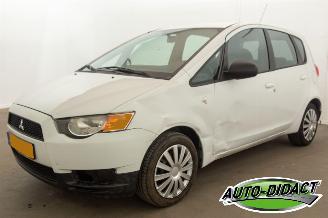 Vaurioauto  passenger cars Mitsubishi Colt 1.1 Edition One Airco 2010/9