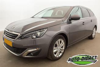 Vaurioauto  passenger cars Peugeot 308 1.2 PureTech Navi Clima Pano Blue Lease Premium 2016/3