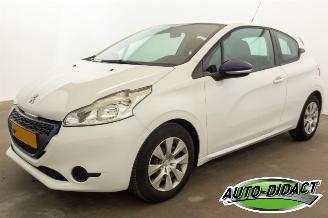 Coche accidentado Peugeot 208 1.0 VTi Airco 113.669 km NAP LIKE 2014/10