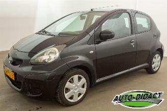 Vaurioauto  passenger cars Toyota Aygo 1.0-12V Comfort Navigator 2011/1