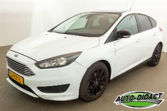 krockskadad bil auto Ford Focus 1.0 74kW Navi Airco Trend Edition 2015/6