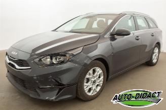 Unfallwagen Kia Ceed 1.0 88kW MHEV Automaat Navi Camera Clima 2024/5
