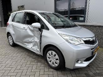 krockskadad bil auto Subaru Trezia 1.3 Comfort 2013/3