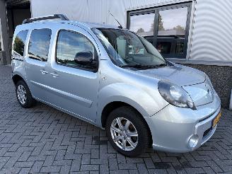 Schadeauto Renault Kangoo 1.6 16V Privilege met Rolstoellift 2013/5