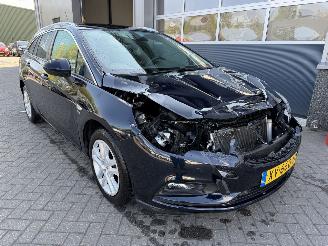 krockskadad bil auto Opel Astra 1.4 Turbo 120 Jaar Edition SPORTS TOURER 2019/3
