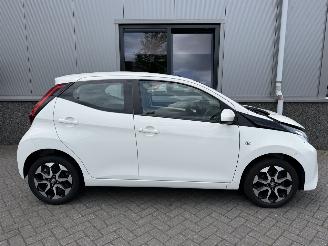 Toyota Aygo 1.0 VVT-i x-joy picture 3