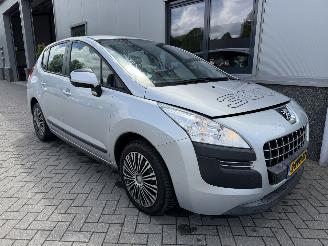 krockskadad bil auto Peugeot 3008 1.6 VTi Blue Lease 2012/5