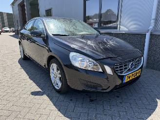 skadebil auto Volvo S-60 1.6 T4 Momentum 2011/1