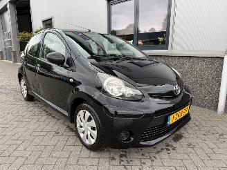 damaged passenger cars Toyota Aygo 1.0 VVT-i Comfort 2013/4